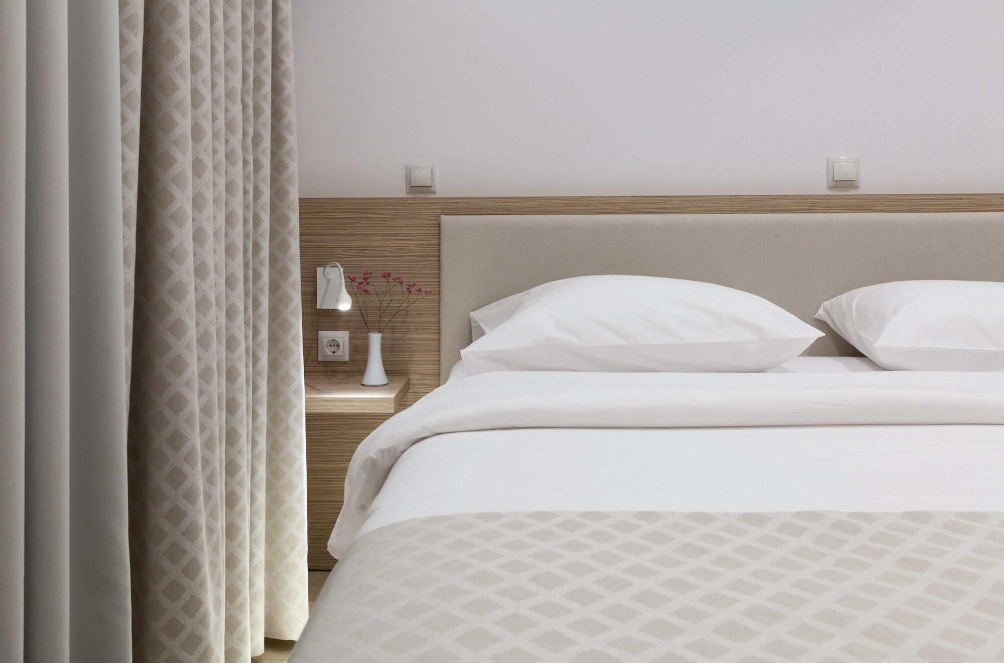 Zephyros Hotel Myrties Eksteriør bilde