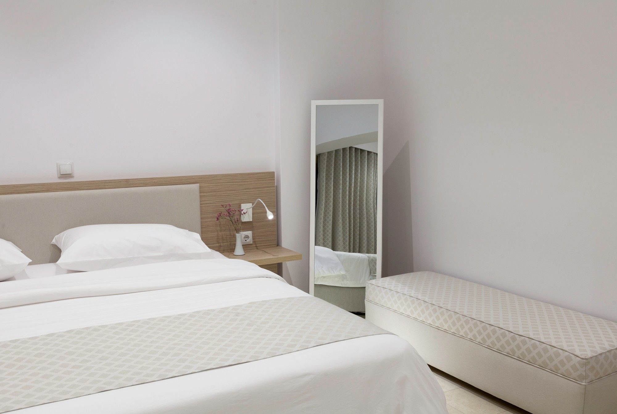 Zephyros Hotel Myrties Eksteriør bilde