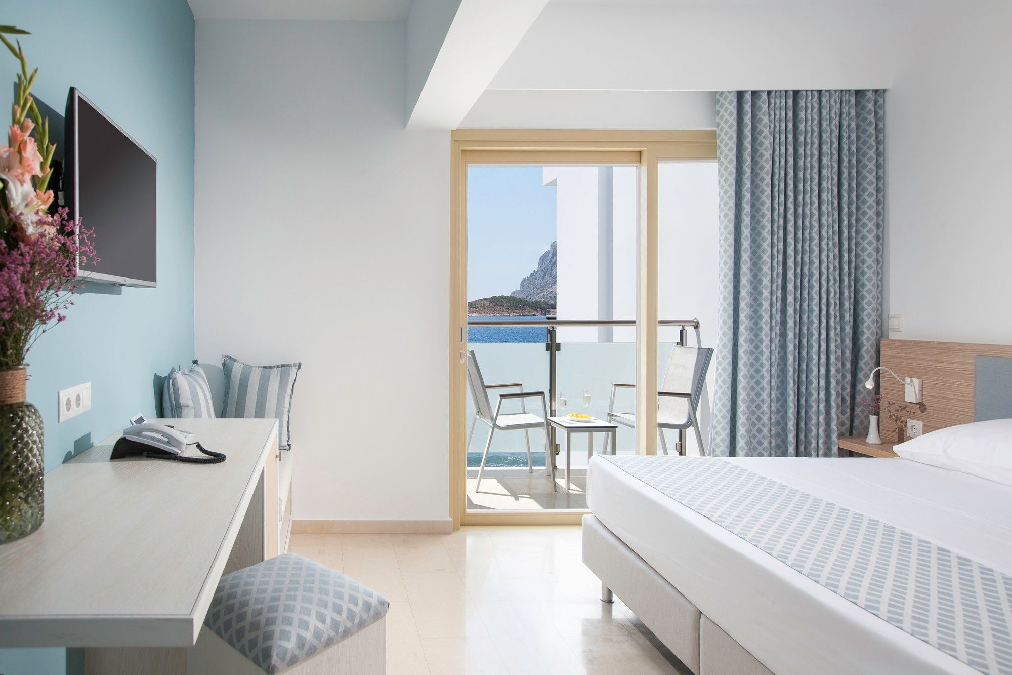 Zephyros Hotel Myrties Eksteriør bilde