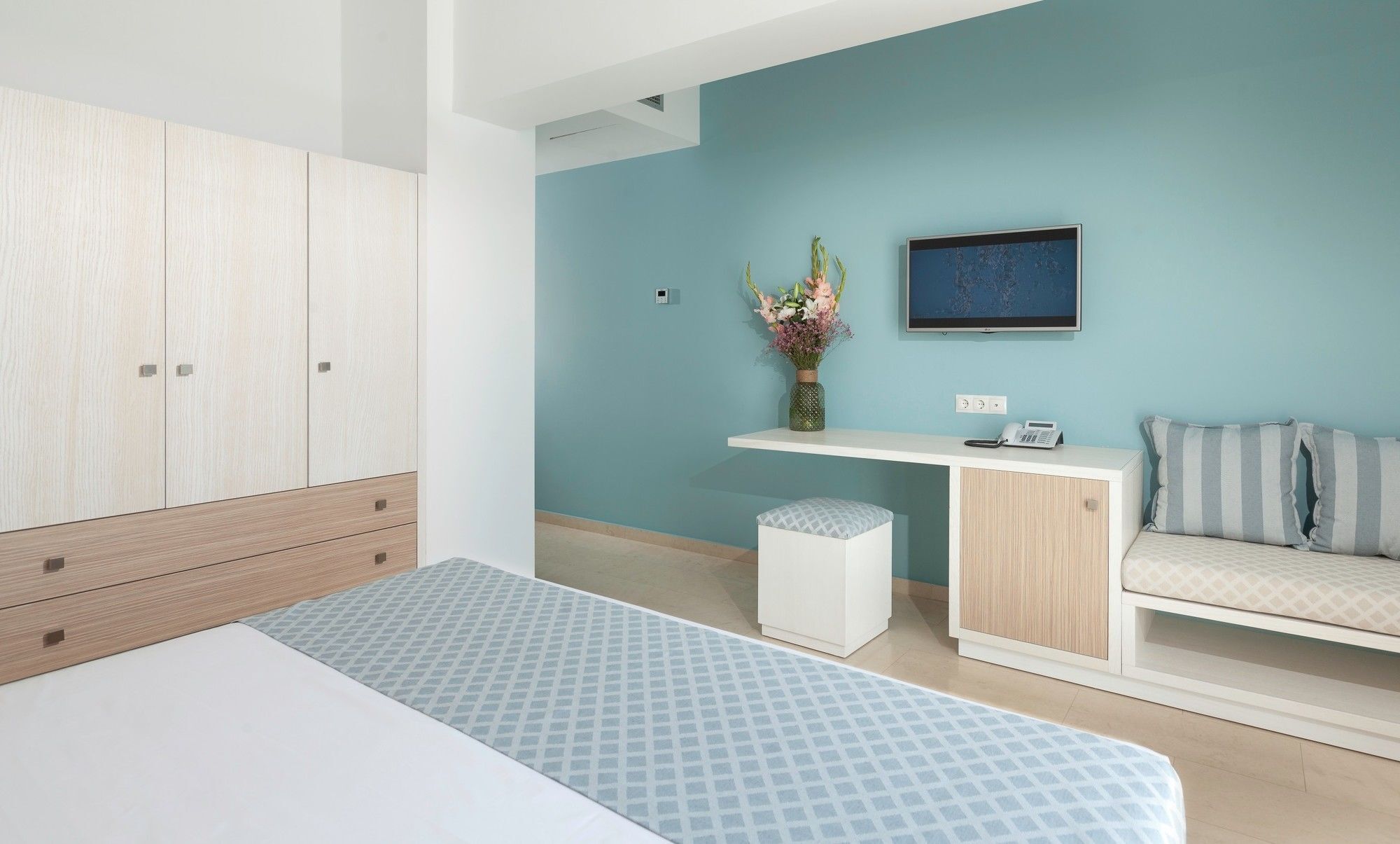 Zephyros Hotel Myrties Eksteriør bilde